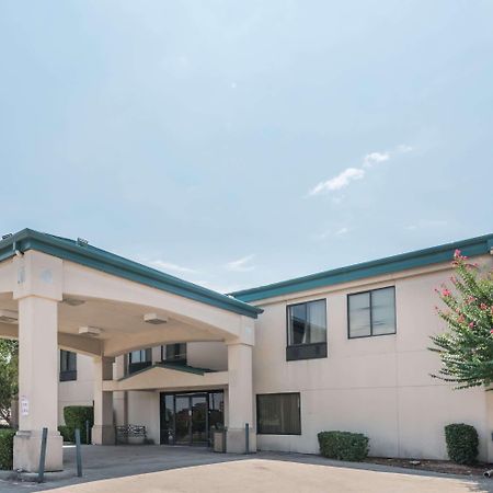 Super 8 By Wyndham Fort Worth Downtown South Bagian luar foto